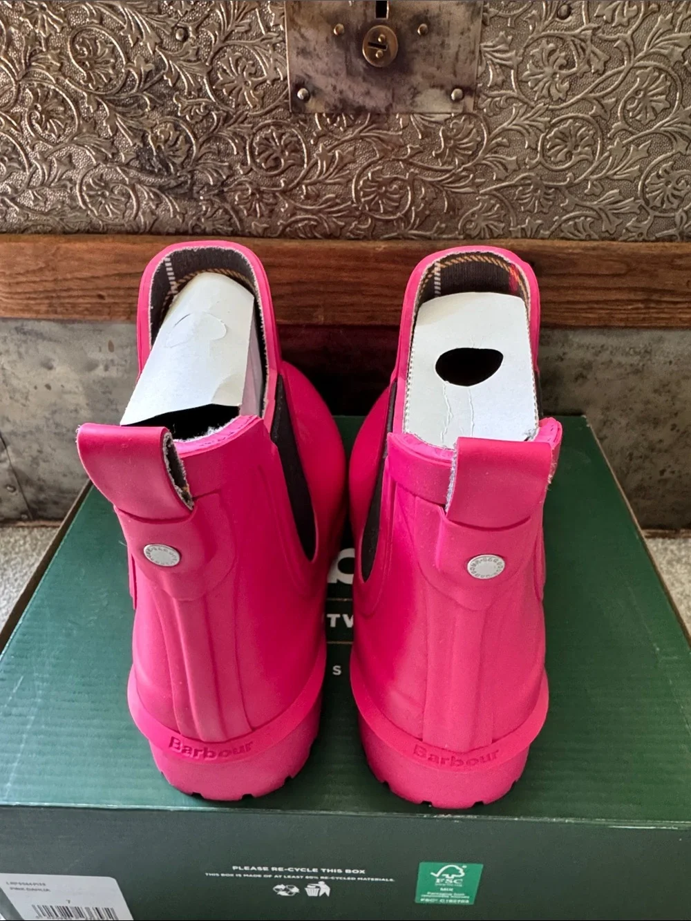 NIB Barbour Pink Dahlia Chelsea Rain Boots in Size 7